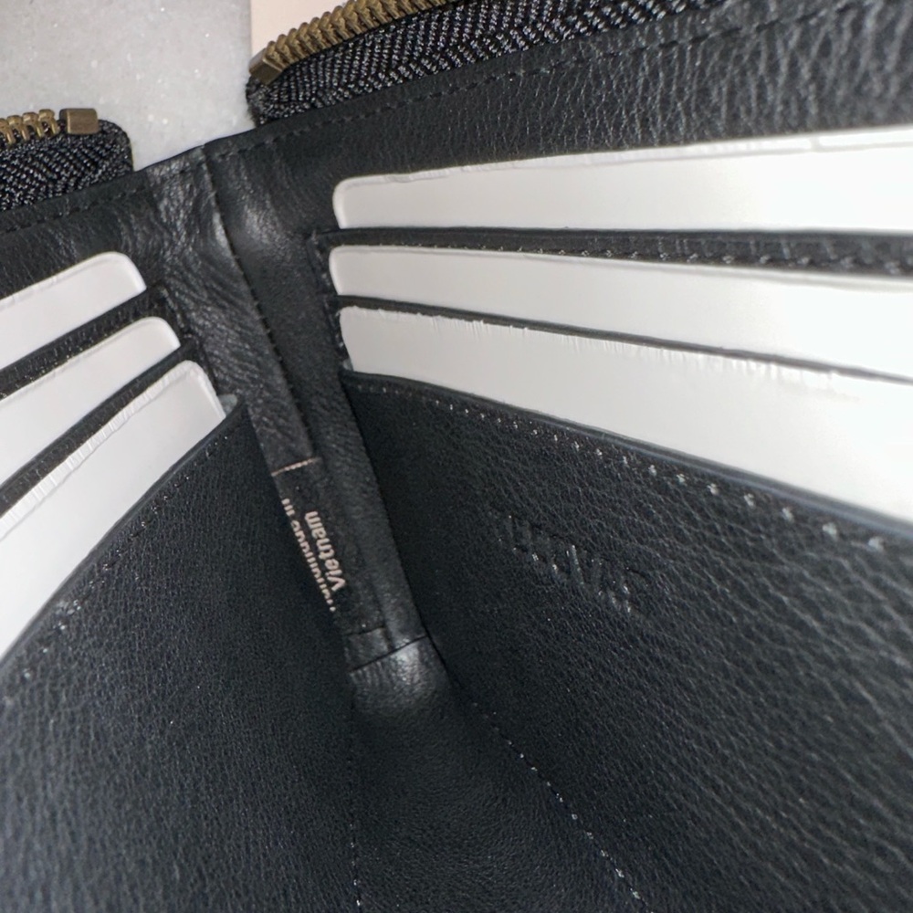 Tecovas Black Leather Zip Wallet with Embossed Logo - Picture 4 of 7